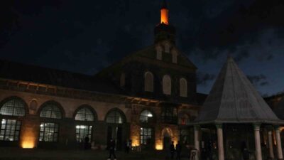 Diyarbakır’da Ramazan ayının ilk teravih namazı, halkın yoğun katılımıyla birçok