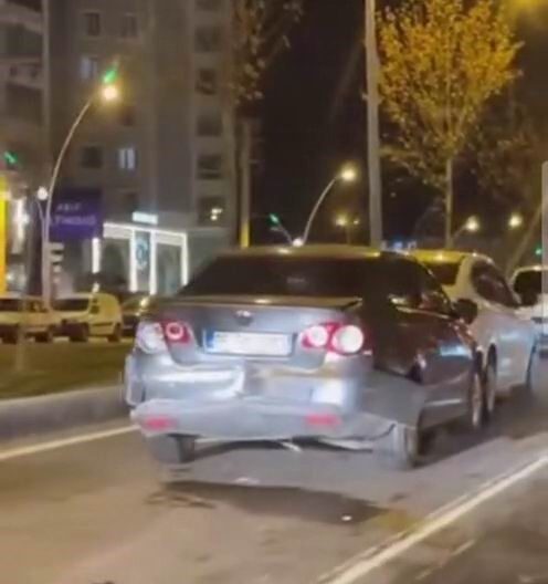 Diyarbakır’da 4 aracın karıştığı zincirleme trafik kazasında 2 kişi yaralandı.