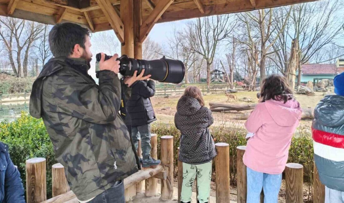 Bursa Büyükşehir Belediyesi tarafından düzenlenen ‘Bilim Fotoğrafçılığı’ atölyesine katılan çocuklar,