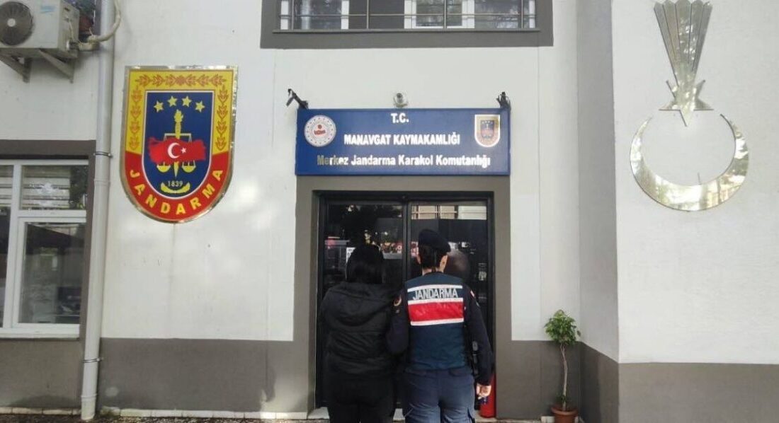 Antalya’nın Manavgat ilçesinde dolandırıcılık suçundan hakkında kesinleşmiş 17 yıl 2
