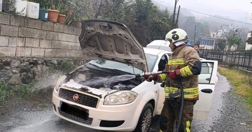 Hatay’ın Dörtyol ilçesinde otomobilde çıkan yangın büyümeden itfaiye ekipleri tarafından