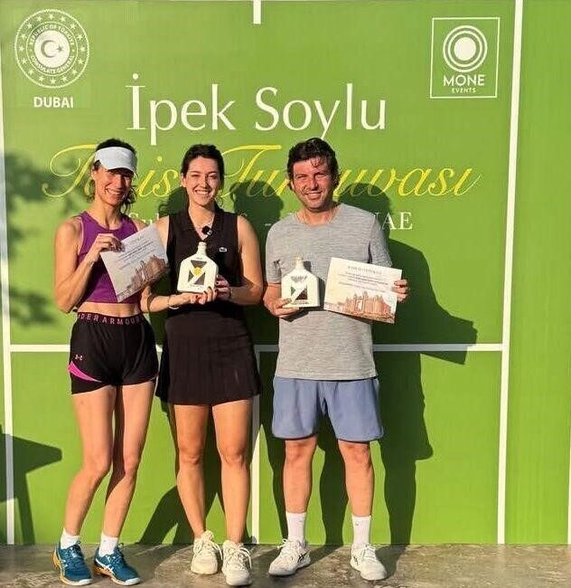 Dubai’de düzenlenen Double Mix (kadın + erkek karma takım) Tenis