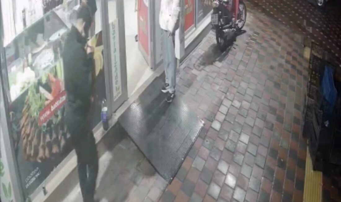 Manisa’nın Turgutlu ilçesinde bir kişinin, bir iş yerinin önünde bulunan