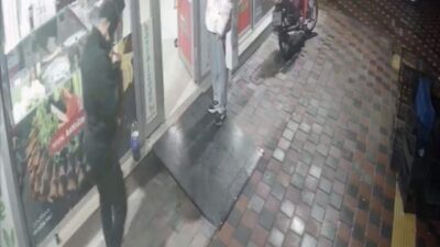 Manisa’nın Turgutlu ilçesinde bir kişinin, bir iş yerinin önünde bulunan