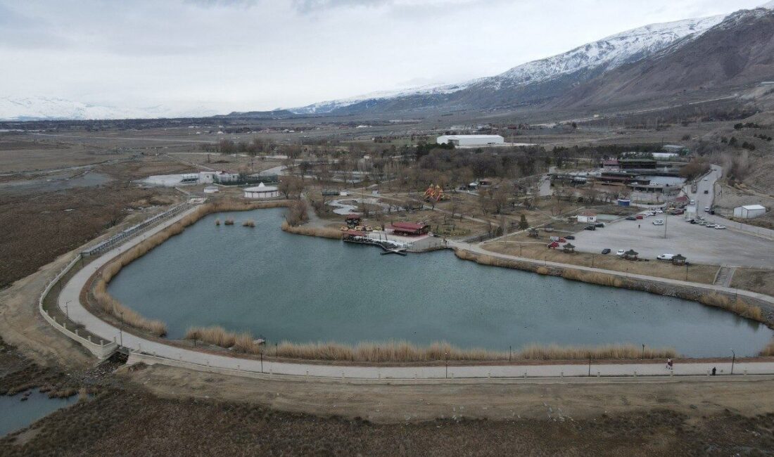 Erzincan’ın Ekşisu Mesire Alanı, dünyada nadir rastlanan doğal yapısıyla dikkat