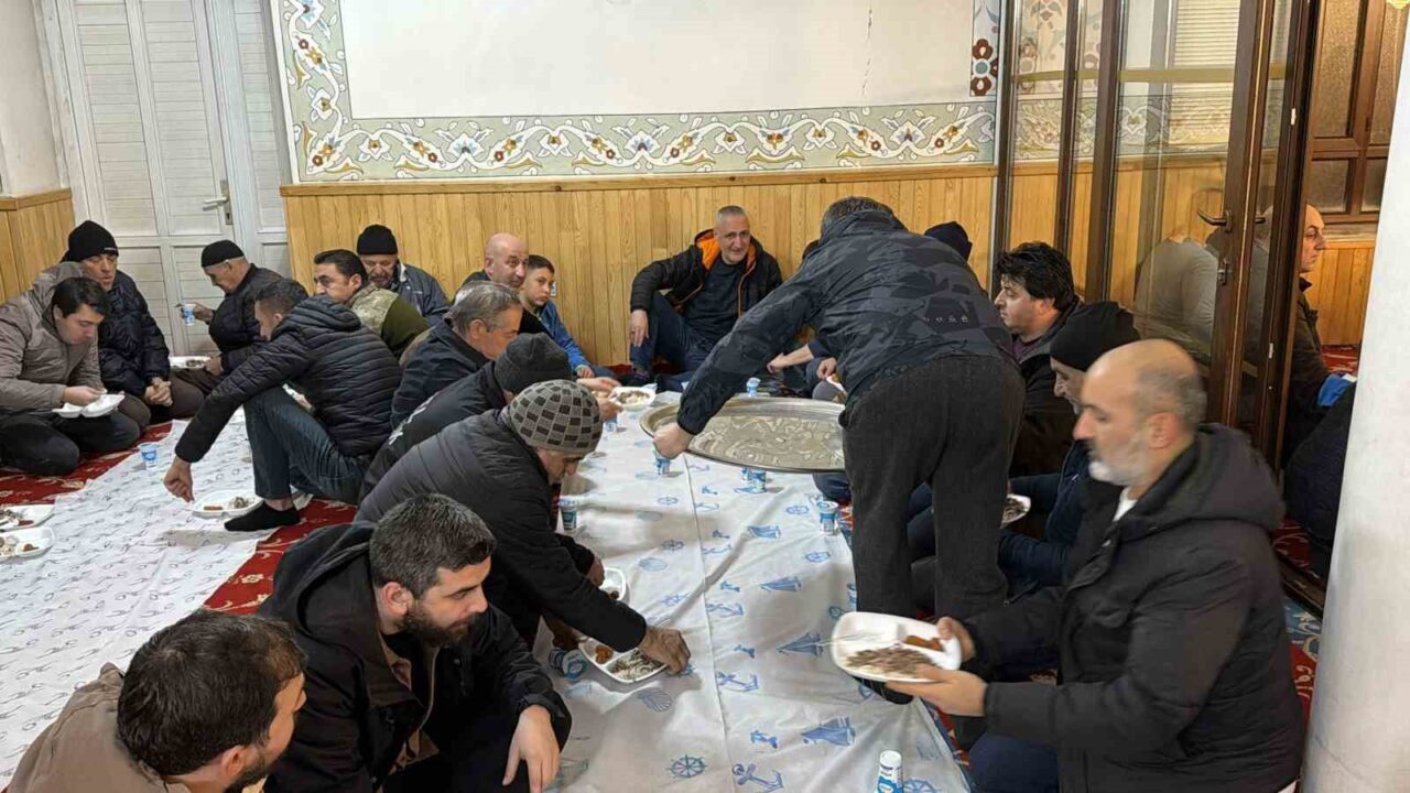 Düzce’nin Koçyazı Mahallesi’nde 117 yıldır aralıksız sürdürülen Berat Kandili mevlidi,