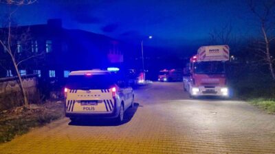 Düzce’de kuvvetli rüzgarda bir okulun çatısı uçtu. Hasarın giderilmesi amacıyla