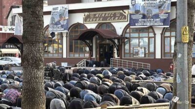 Düzce’de vatandaşlar, Ramazan ayının ilk cuma namazını eda etmek için