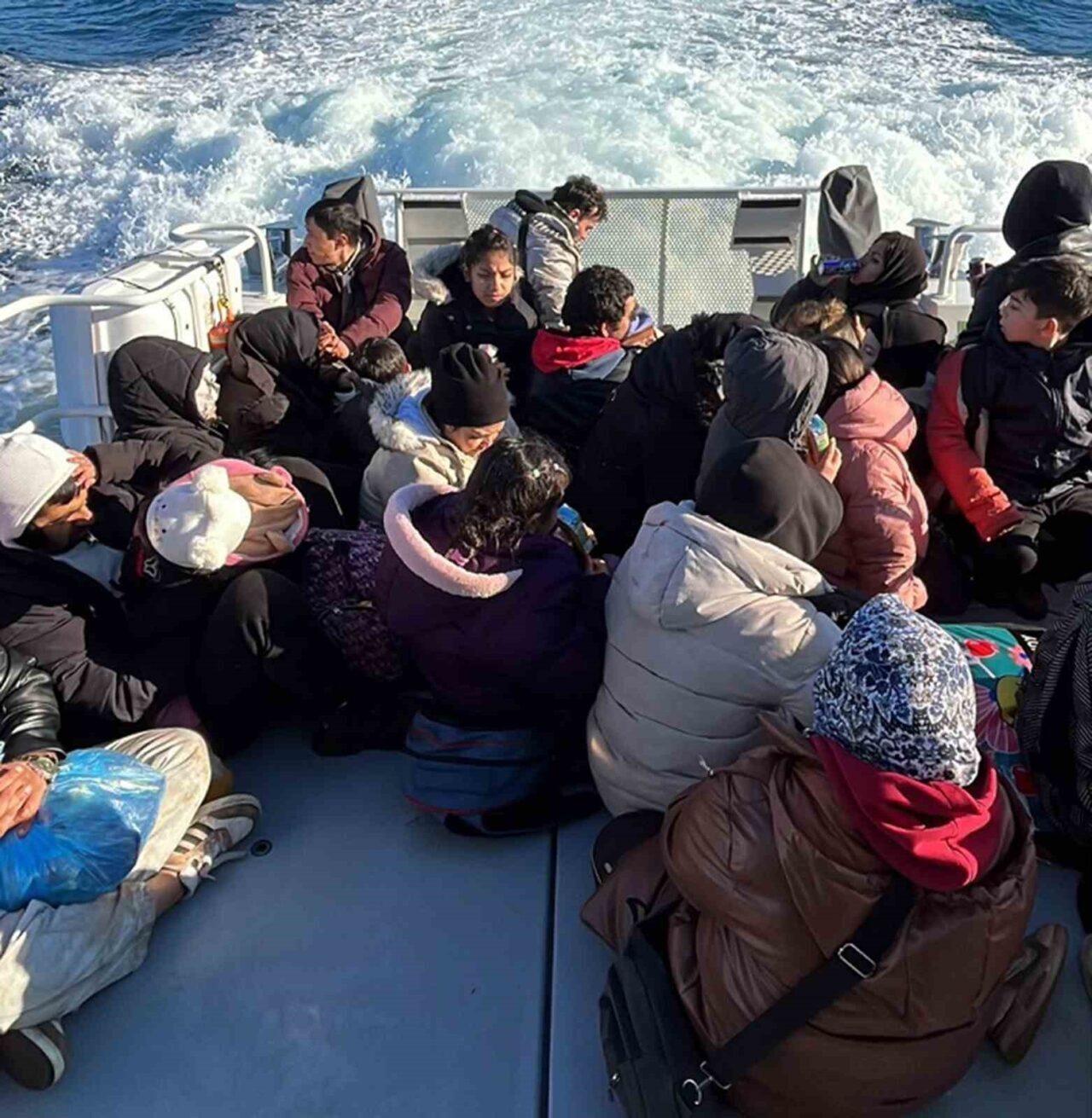 Muğla Kazıklı koyunda mahsur kalan 19’u çocuk 44 düzensiz göçmen