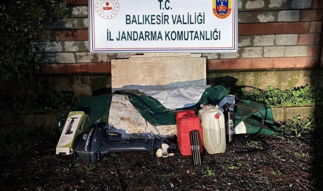 Balıkesir’in Ayvalık ilçesinde yasadışı yollar ile Yunanistan’a gitmek isteyen 9