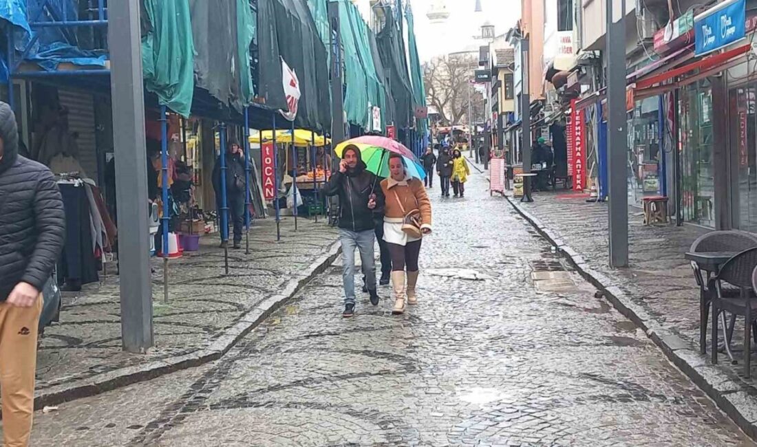 Edirne’de beklenen yağış akşam saatleri itibarıyla etkisini göstermeye başladı. Meteorolojinin