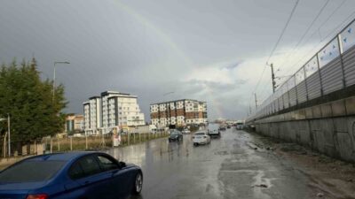 Edirne’de etkili olan fırtına ve sağanak yağış nedeniyle birçok cadde