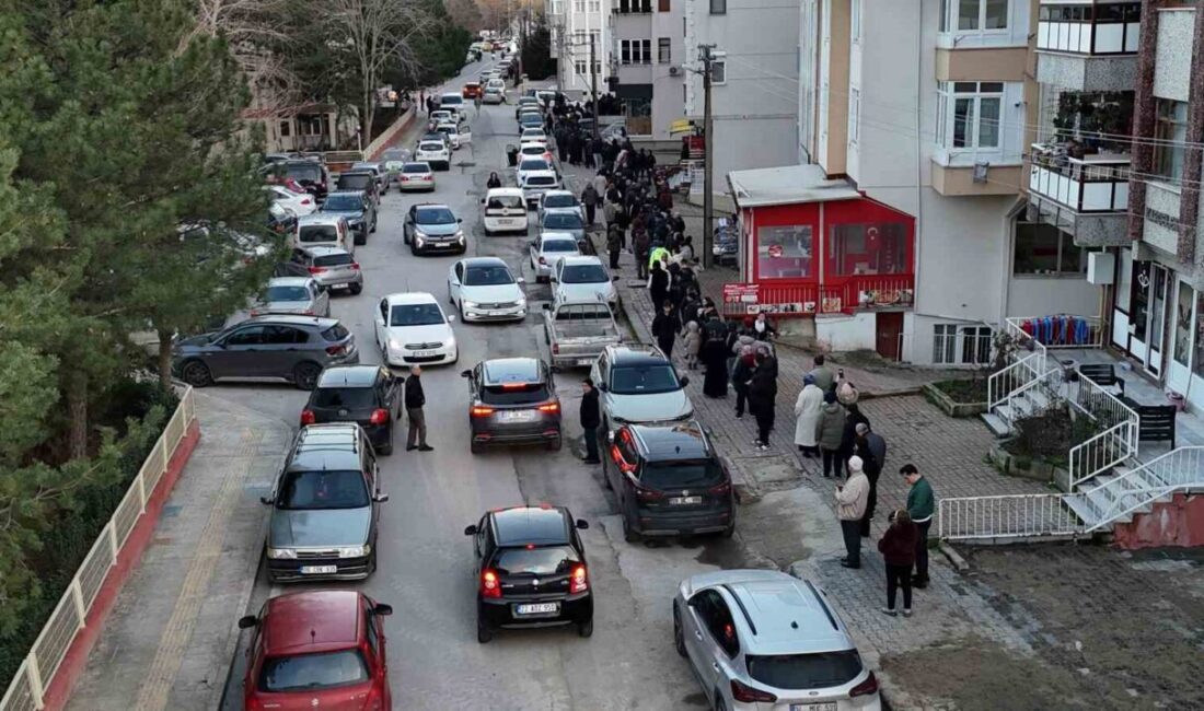 Ramazan ayının başlamasıyla birlikte Edirne’de iftar saatine doğru fırınların önünde