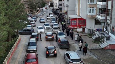 Ramazan ayının başlamasıyla birlikte Edirne’de iftar saatine doğru fırınların önünde