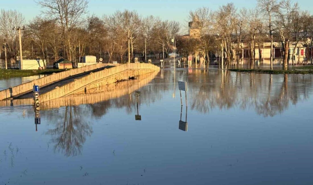 Edirne’de Tunca Nehri’nde yaşanan taşkın sonucu tarihi Sarayiçi bölgesi ve