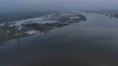 Bulgaristan’daki barajlardan yapılan su salımı sonrası debisi hızla yükselen ve