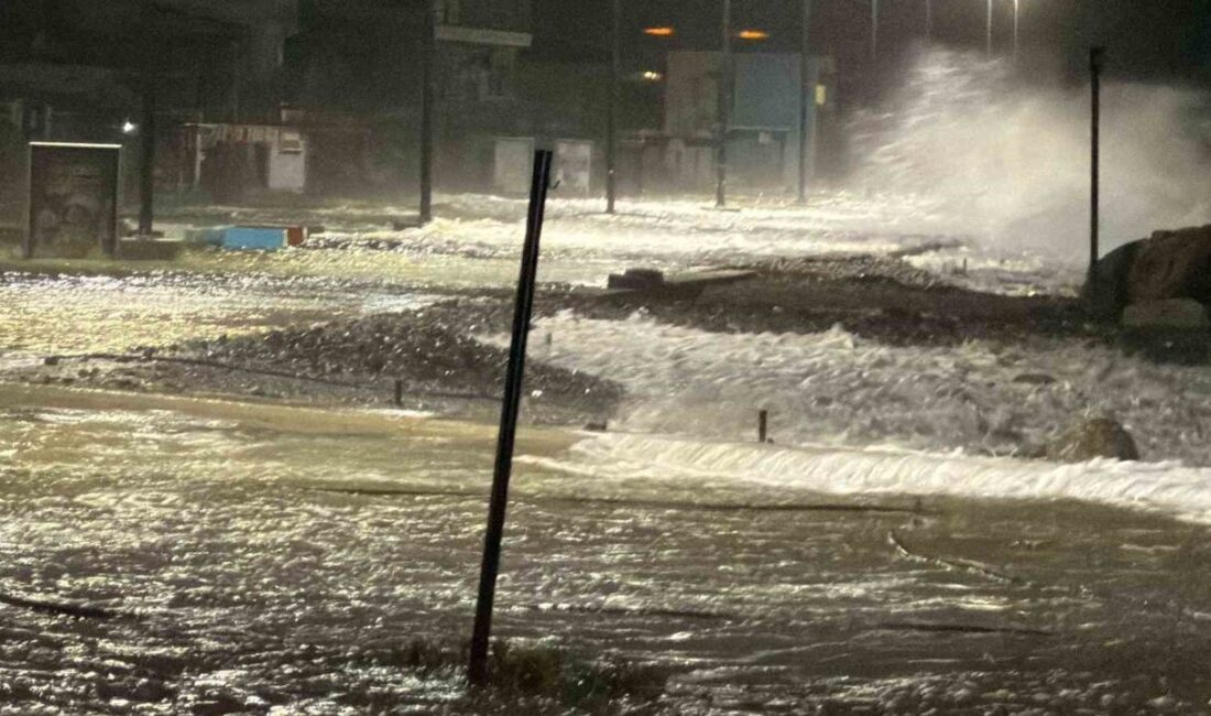 Balıkesir’in Edremit ilçesine bağlı Altınoluk sahilinde saatte 90 kilometreyi aşan