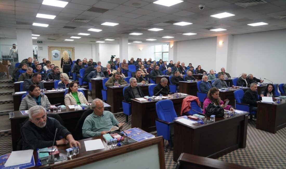 Balıkesir’in Edremit Belediyesi Şubat ayı muhtarlar toplantısı, belediye meclis salonunda
