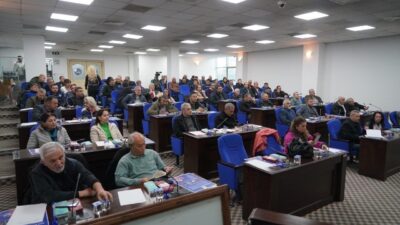 Balıkesir’in Edremit Belediyesi Şubat ayı muhtarlar toplantısı, belediye meclis salonunda