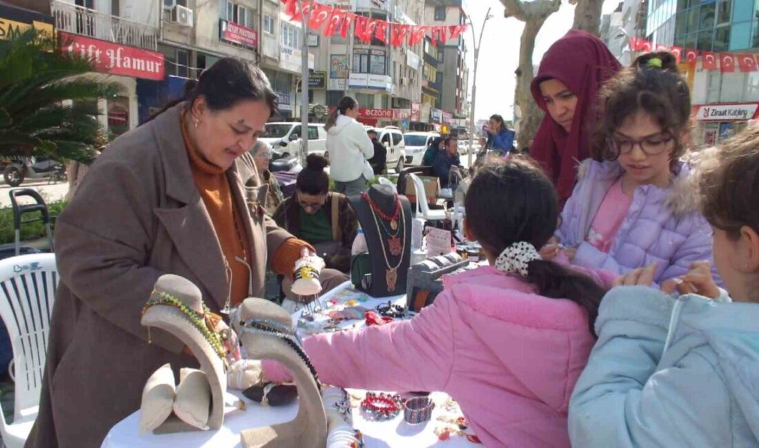 Edremit İlçesinde, Körfezde Engelsiz Renkli Yolculuklar Derneği’nin düzenlediği Sevgi Panayırı
