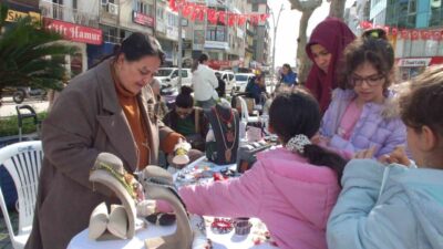Edremit İlçesinde, Körfezde Engelsiz Renkli Yolculuklar Derneği’nin düzenlediği Sevgi Panayırı