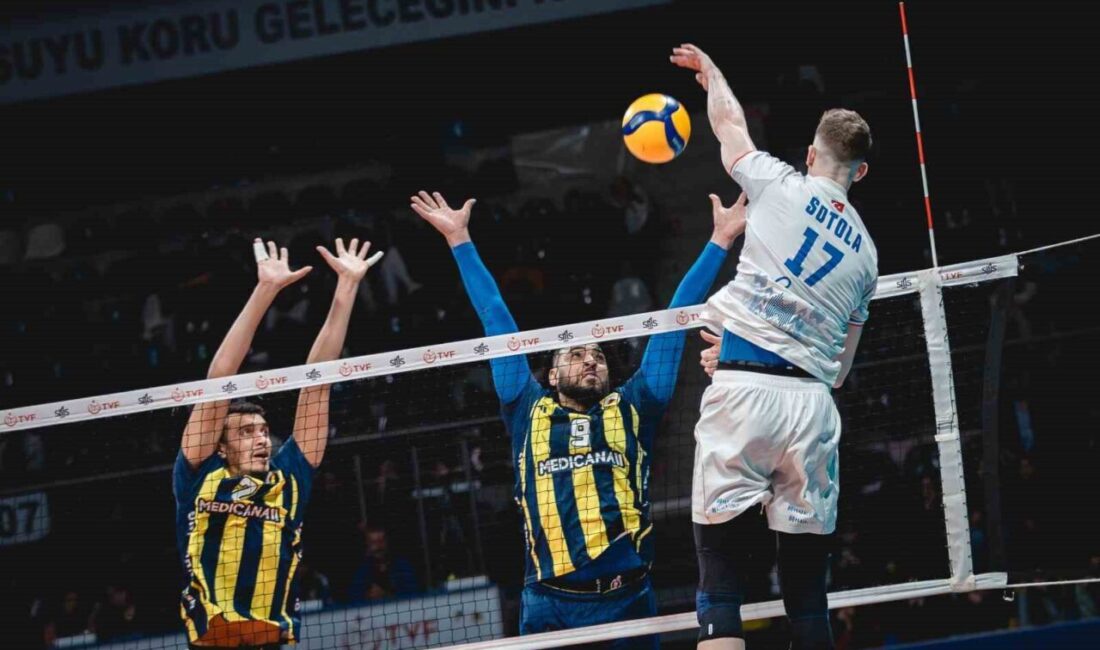 Efeler Ligi’nin 21. haftasında Halkbank, sahasında Fenerbahçe Medicana’yı 3-0 mağlup