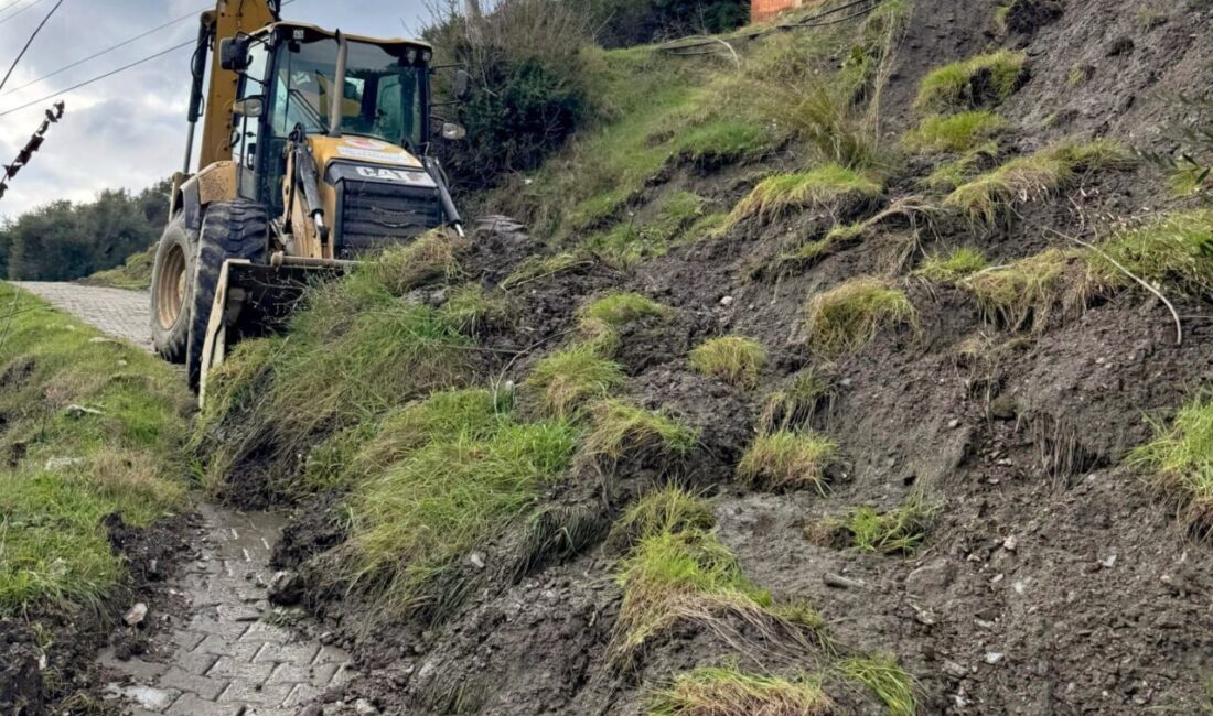 Aydın’da etkili olan yoğun yağış, bazı mahallelerde ulaşımda aksamalara neden