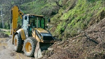 Kentte etkili olan yoğun yağışlar nedeniyle bazı mahallelerde ulaşımda aksamalar