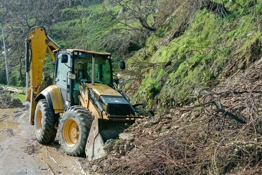 Kentte etkili olan yoğun yağışlar nedeniyle bazı mahallelerde ulaşımda aksamalar