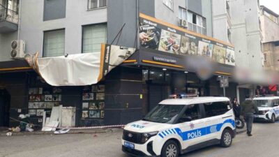 Aydın’ın Efeler ilçesinde etkili olan şiddetli rüzgar, kopan iş yeri