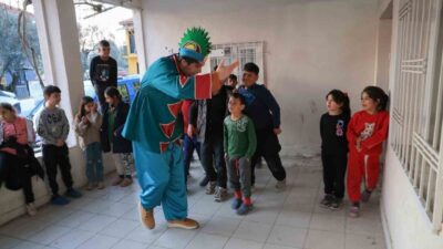 Efeler Belediyesi tarafından Kocagür Mahallesi’nde kurulan gönül sofrasında yüzlerce vatandaş