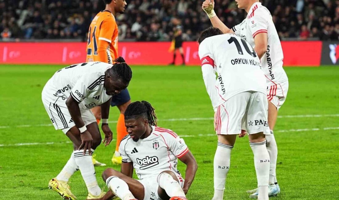 Beşiktaş’ın Malili hücum oyuncusu El Bilal Toure, Başakşehir maçında sakatlanarak
