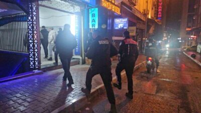 Elazığ’da polis ekipleri tarafından yapılan geniş çaplı asayiş uygulamasında araçlar