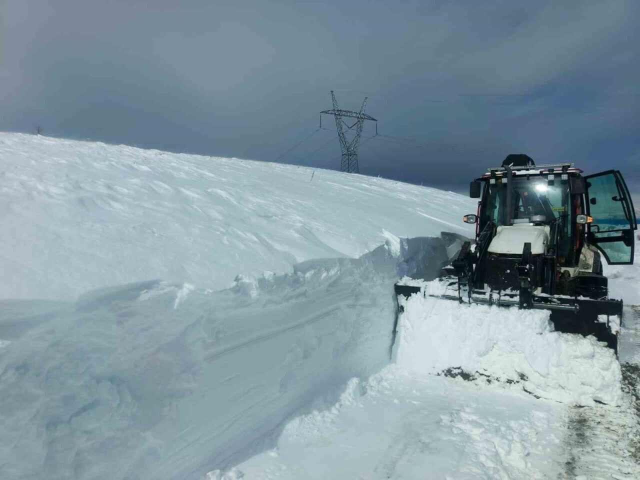Elazığ İl Özel İdaresi ekiplerinin çalışması sonucu il genelinde ulaşıma