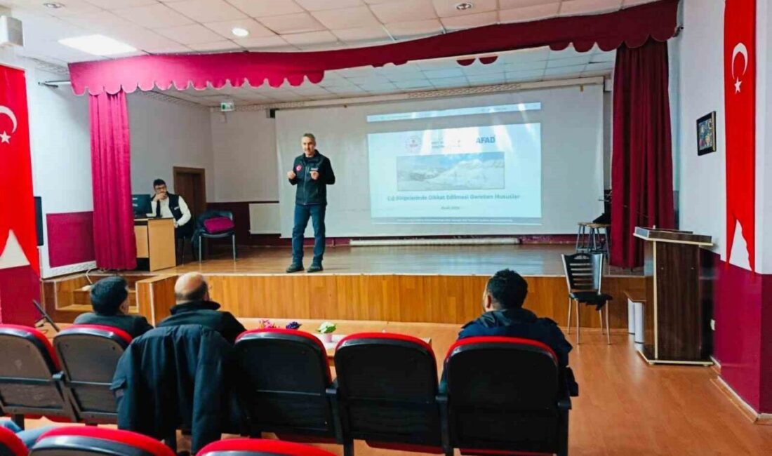 Elazığ’da muhtarlara yönelik çığla mücadele ve farkındalık eğitimi düzenlendi. Elazığ