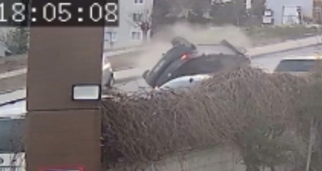 Elazığ’da iki otomobilin çarpışması sonucu 2 kişinin yaralandığı ve bir