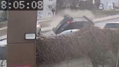 Elazığ’da iki otomobilin çarpışması sonucu 2 kişinin yaralandığı ve bir