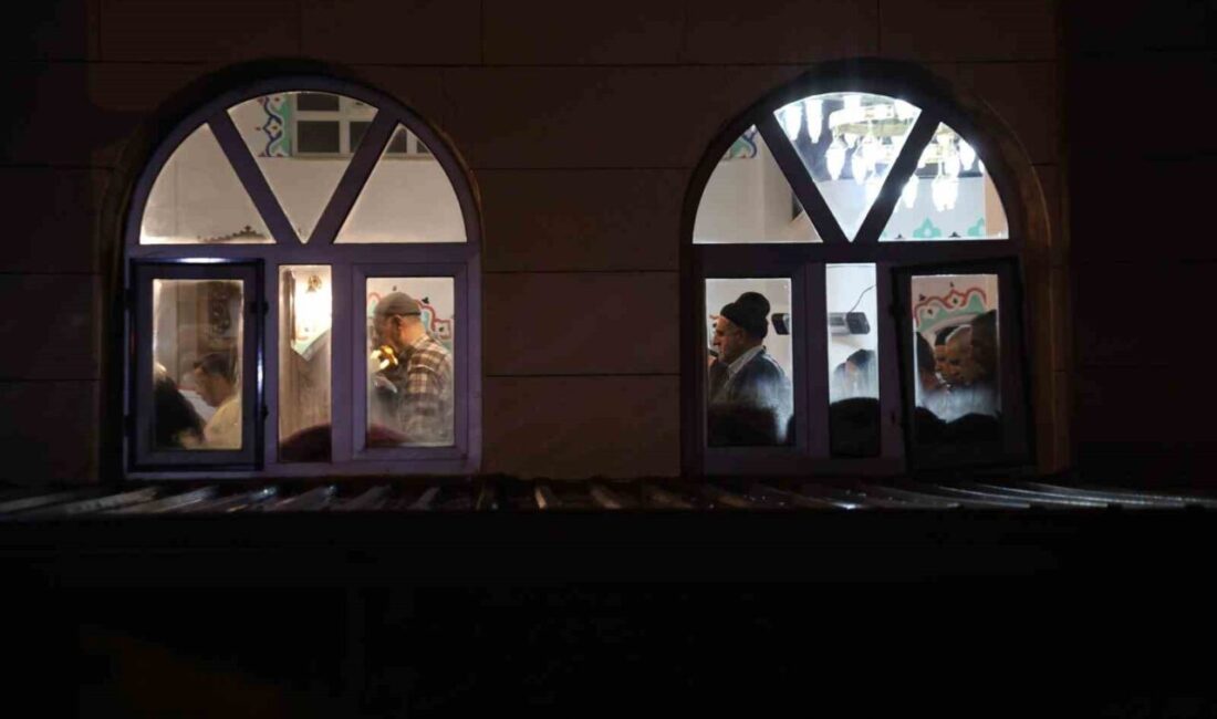 Tüm Türkiye’de olduğu gibi Elazığ’da da Ramazan ayının ilk teravih