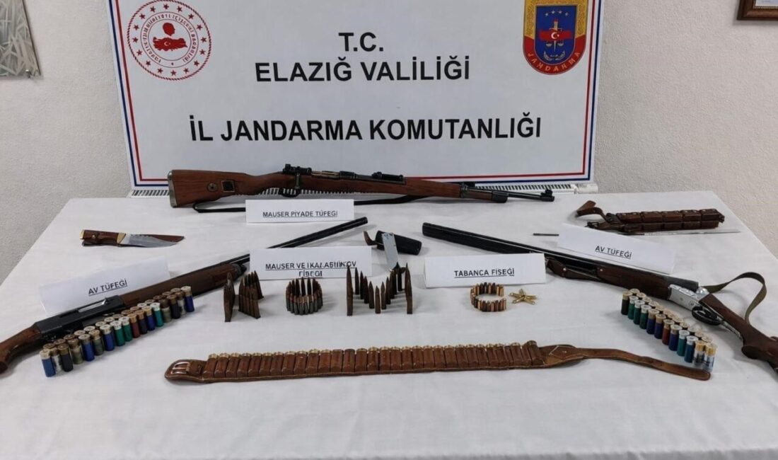 Elazığ’ın Sivrice ilçesinde da jandarma ekipleri tarafından gerçekleştirilen silah operasyonunda
