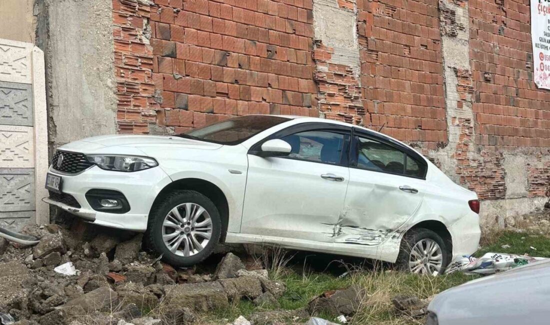Elazığ’da iki otomobilin çarpışması sonucu meydana gelen trafik kazasında biri