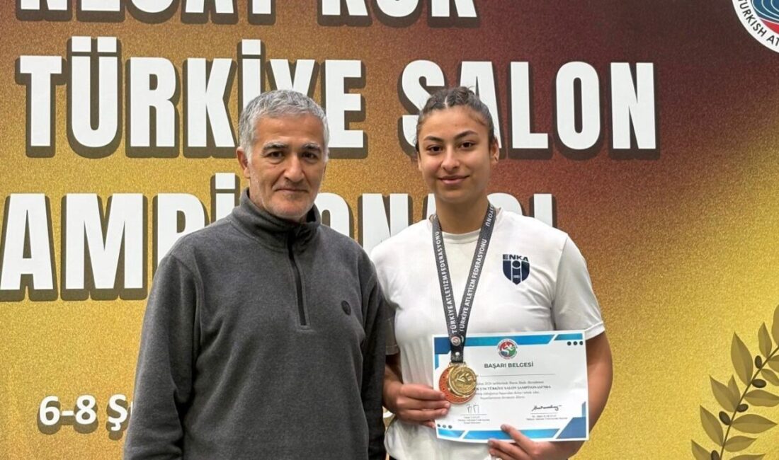 U16 Salon Türkiye Şampiyonası’nda, 12 metrelik derecesiyle Gülnaz Çetin, gülle