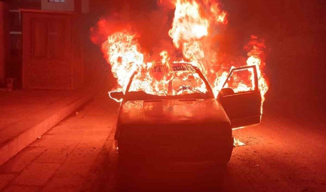 Hatay’ın Antakya ilçesinde emanet aldığı otomobil, aniden alevlere teslim olunca