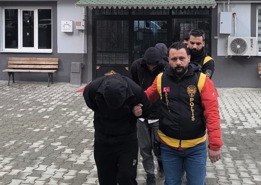 Adıyaman’ın Gölbaşı ilçesinde, 15 yaşındaki bir çocuğun büyükannesine ait emekli