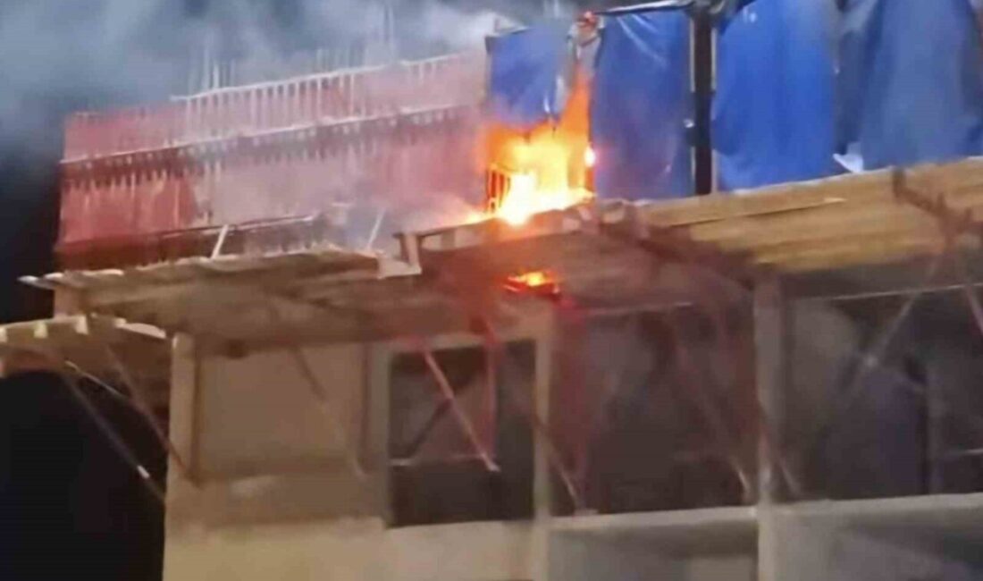 Kütahya’nın Emet ilçesinde bulunan 5. Etap TOKİ şantiyesinde çıkan yangın,