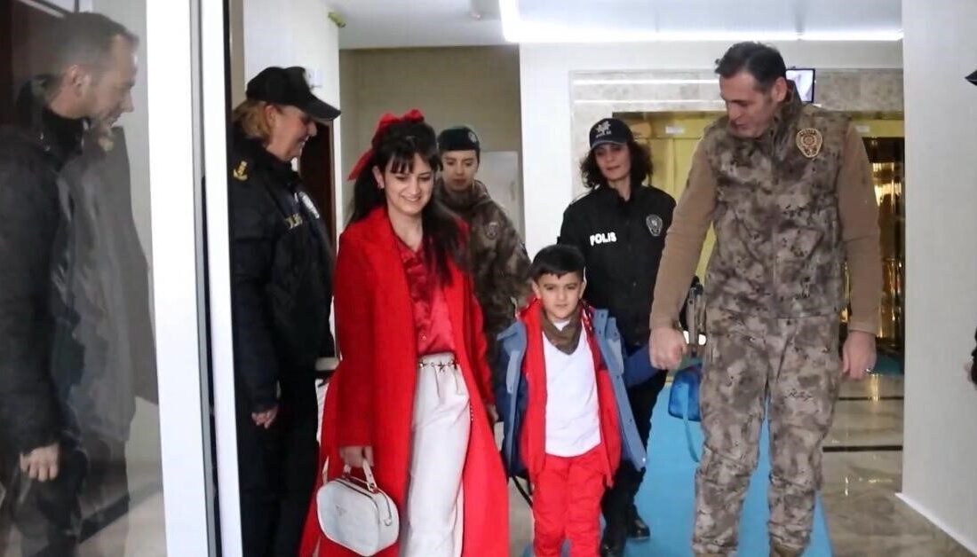 Kayseri İl Emniyet Müdürü Atanur Aydın, sömestir bitimi ilk ders