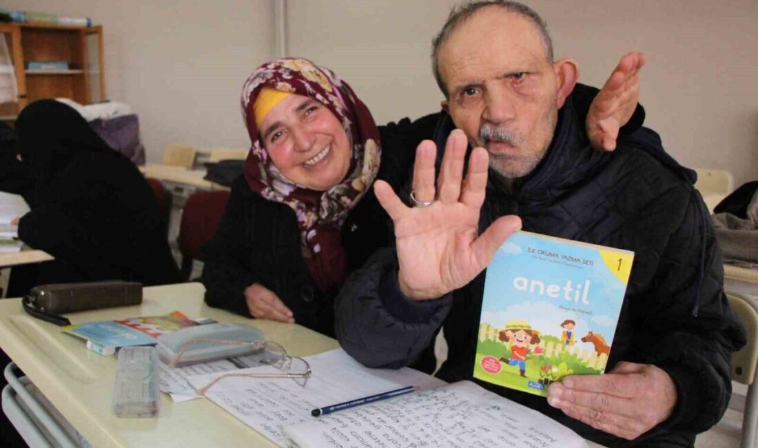 Amasya’da yıllardır engelleri birlikte aşan çift, evliliklerinin 30. yılında okuma-yazma
