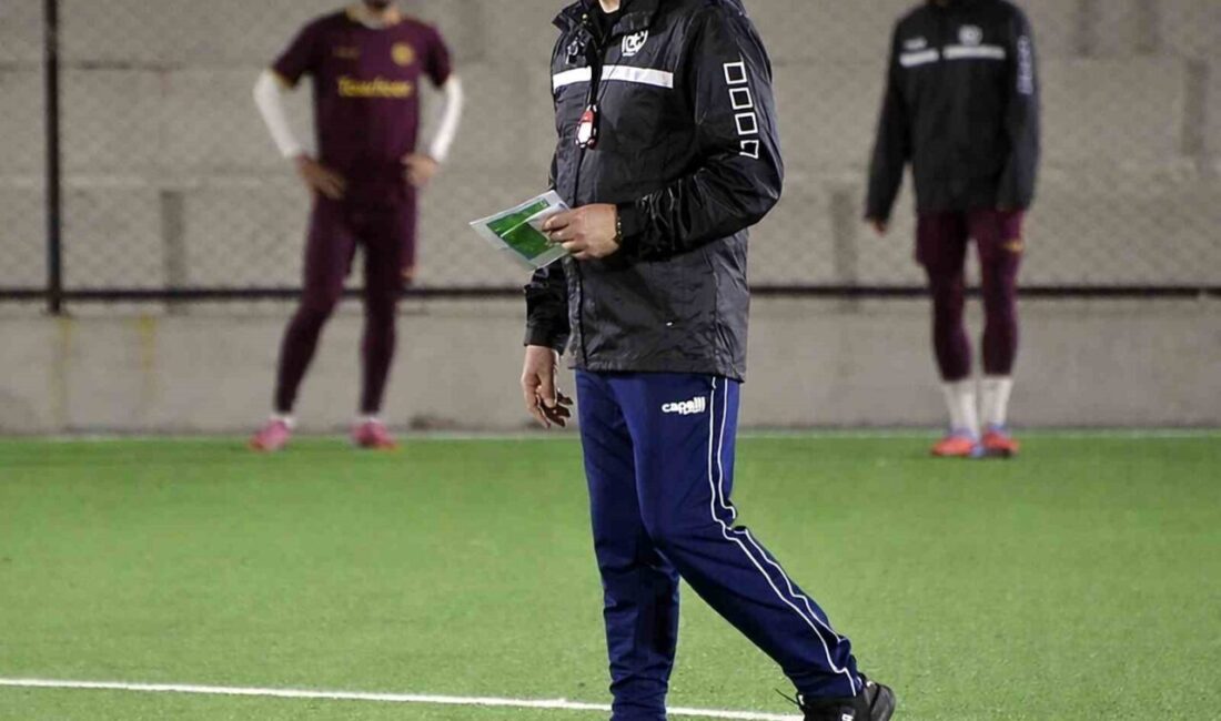 Lübnan Premier Lig ekibi Nejmeh’in teknik direktörü Engin Fırat, eski