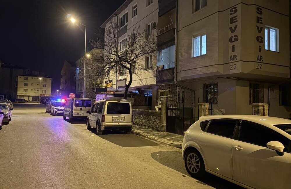 Kayseri’nin Melikgazi ilçesinde eniştesinin evini kurşunladıktan sonra kaçan şüpheli, polis