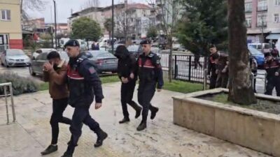 Tokat’ın Erbaa ilçesinde bir bağ evinin bahçesinden çeşitli tarım aletlerinin