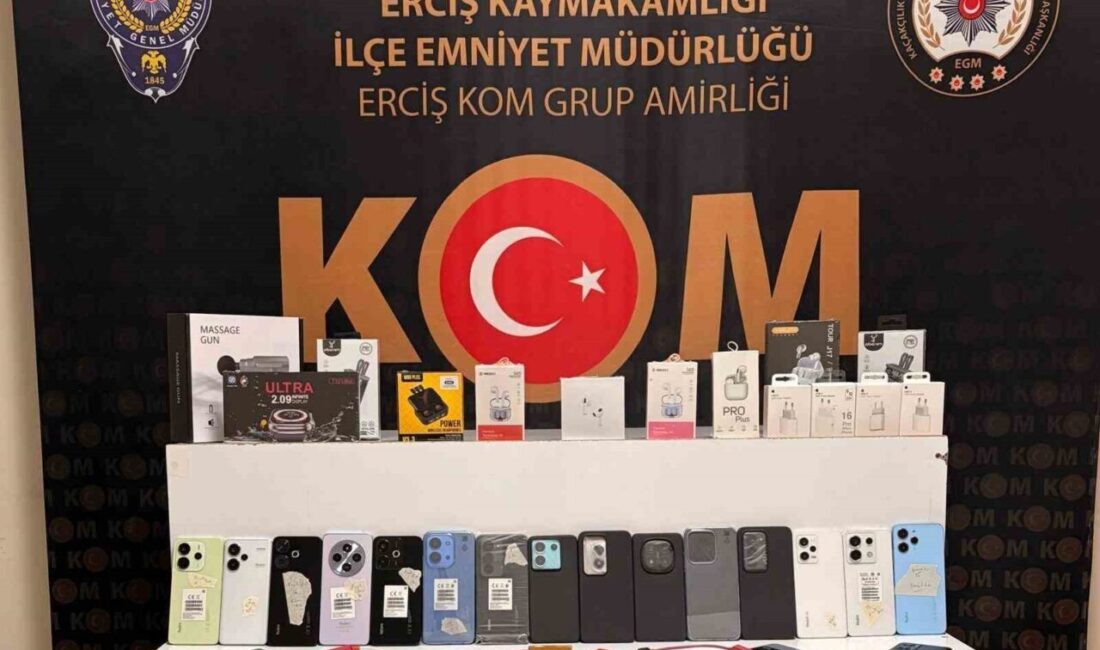 Van’ın Erciş ilçesinde polis ekiplerince yapılan çalışmalarda ruhsatsız silah, kaçak